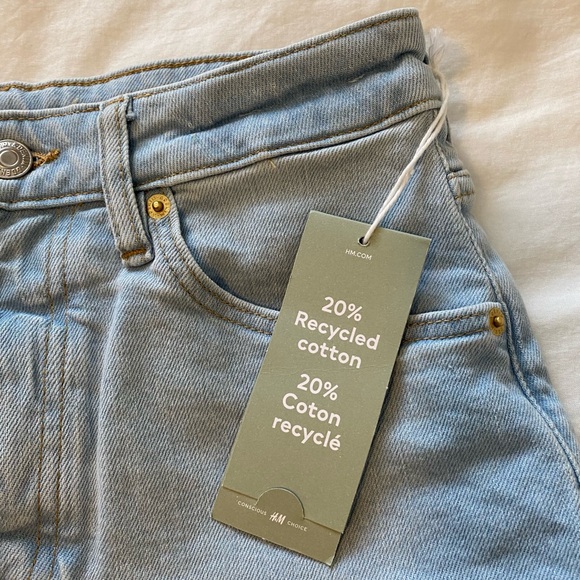 H&M light denim high rise mom jean shorts. Size 4. - Picture 5 of 6
